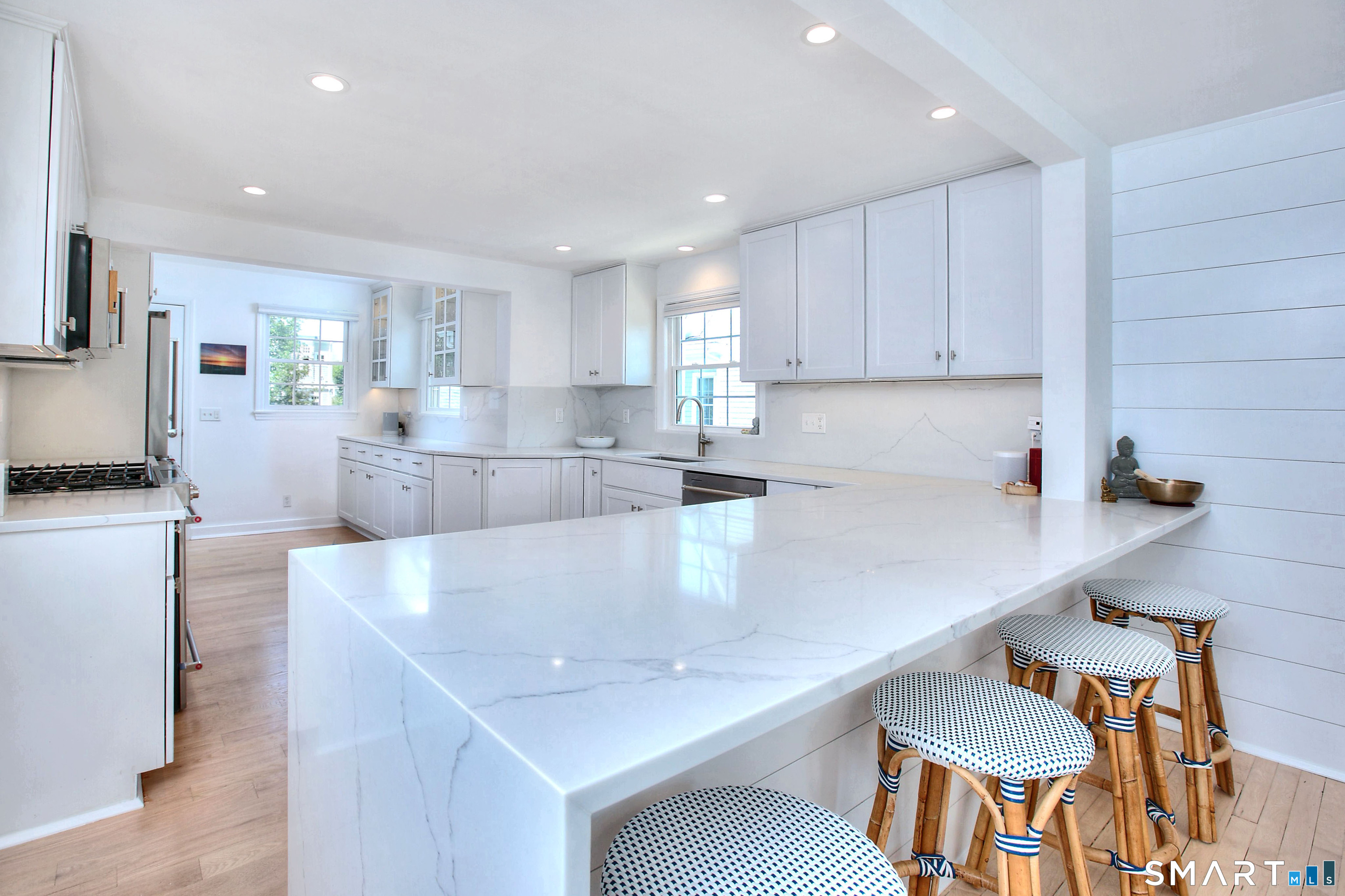 537 Penfield Road Fairfield, CT 06824 - Photo 5 of 39 Gorgeous waterfall accent