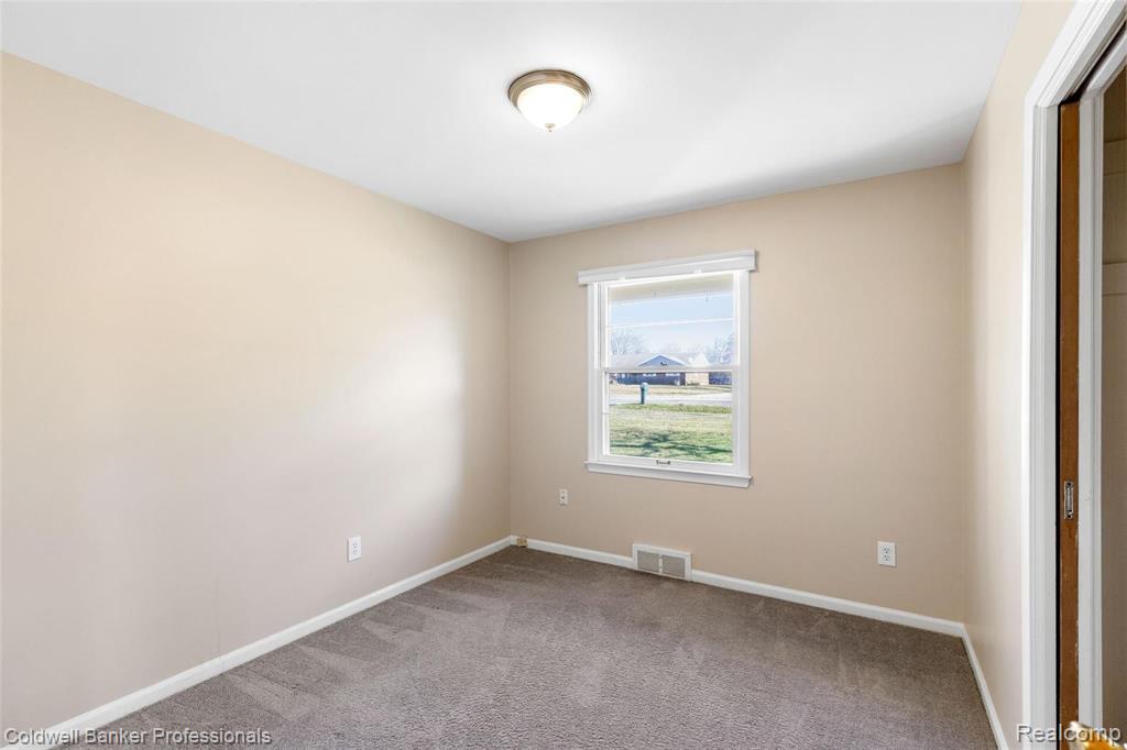 6650 Inkster Road West Bloomfield, MI 48322 - Photo 34 of 38