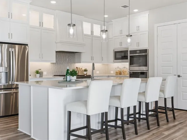 $700,000 | 4800 Cypress Thorn Drive, Arlington, TX 76005