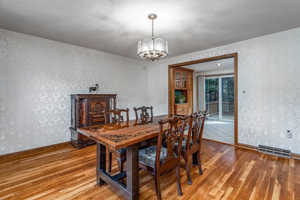 41 Burnham Road Billerica, MA 01862 - Photo 3 of 42 Gallery Image 3