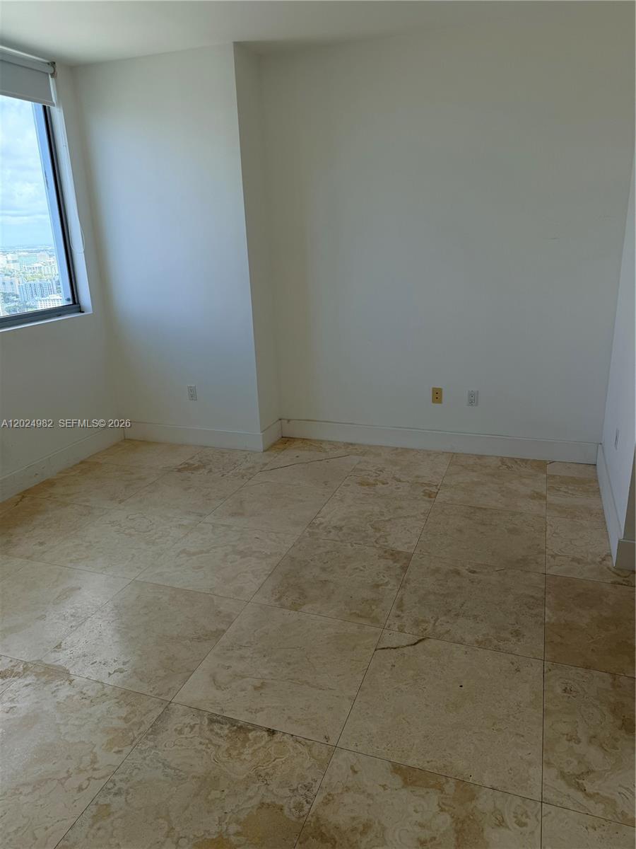 92 Southwest 3rd Street, Unit 3909 Miami, FL 33130 - Photo 8 of 13 an empty room with a window