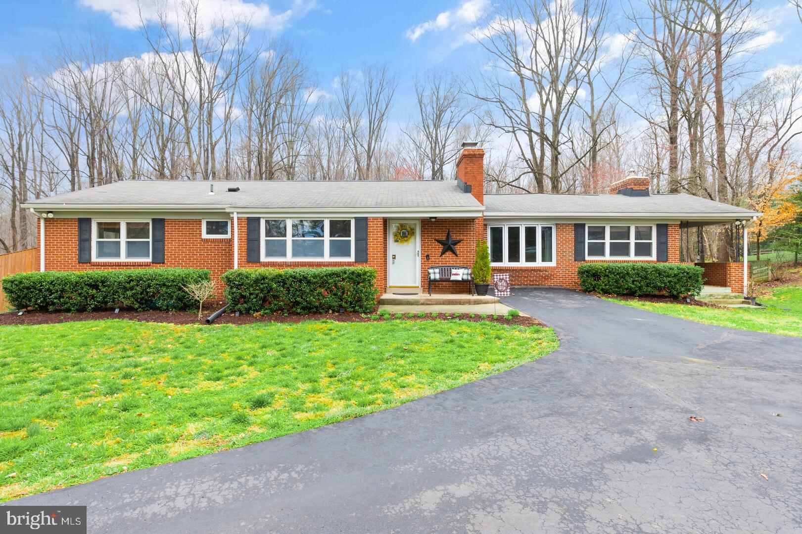 7475 Clifton Road Clifton, VA 20124 - Photo 2 of 69 Welcome to 7475 Clifton Road!