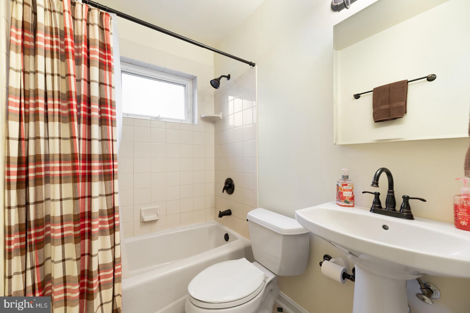 7475 Clifton Road Clifton, VA 20124 - Photo 21 of 69 Full Bath
