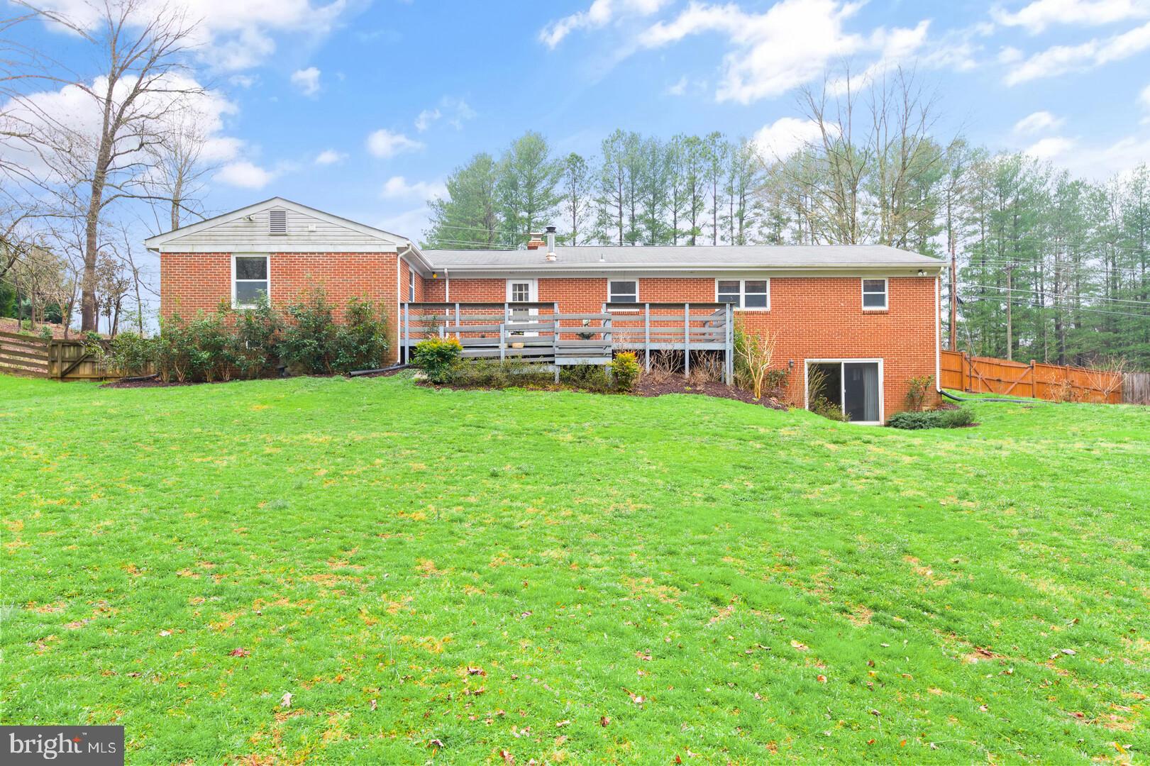 7475 Clifton Road Clifton, VA 20124 - Photo 4 of 69 Gallery Image 4