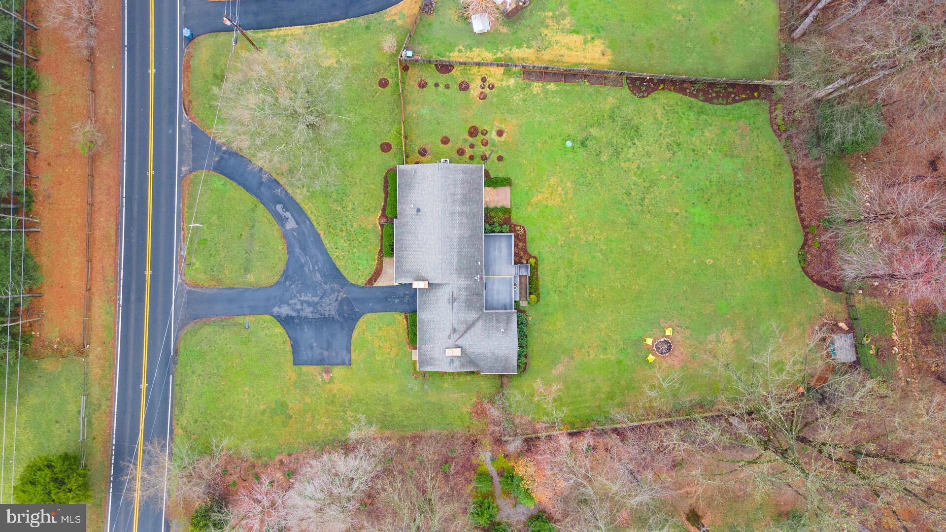 7475 Clifton Road Clifton, VA 20124 - Photo 5 of 69 Gallery Image 5