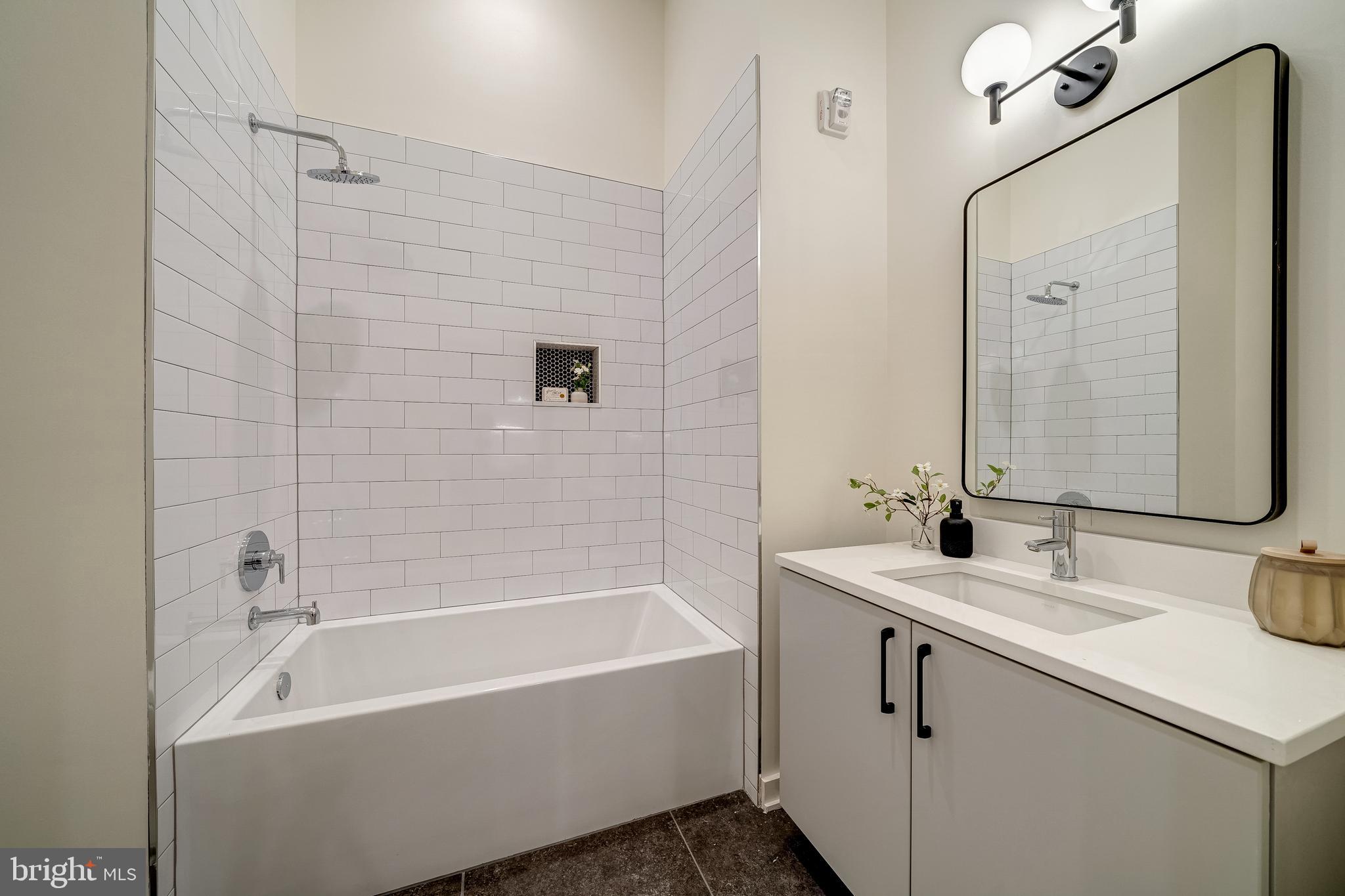 440 R Street Northwest, Unit 103 Washington, DC 20001 - Photo 18 of 22 Well-appointed secondary full bathroom