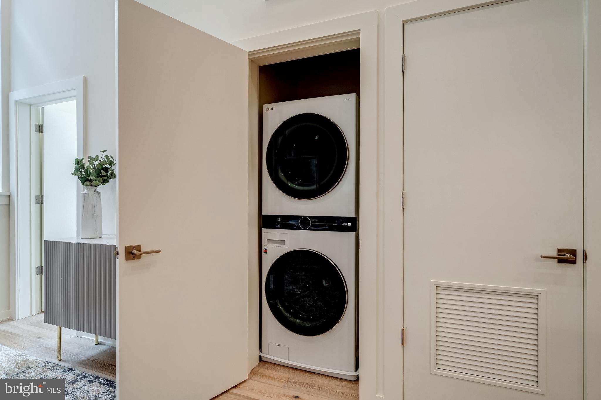 440 R Street Northwest, Unit 103 Washington, DC 20001 - Photo 19 of 22 Full size LG Washer / Dryer