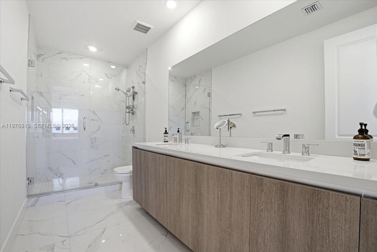 12060 Southwest 82nd Place Miami, FL 33156 - Photo 19 of 41 Master Bath