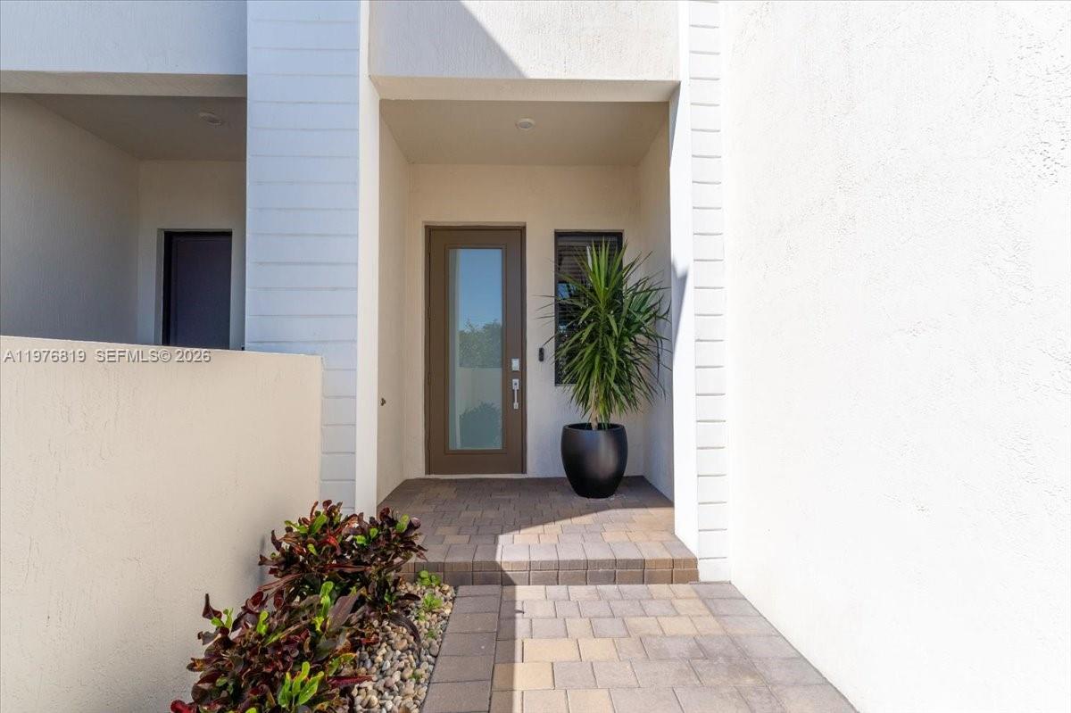 12060 Southwest 82nd Place Miami, FL 33156 - Photo 4 of 41