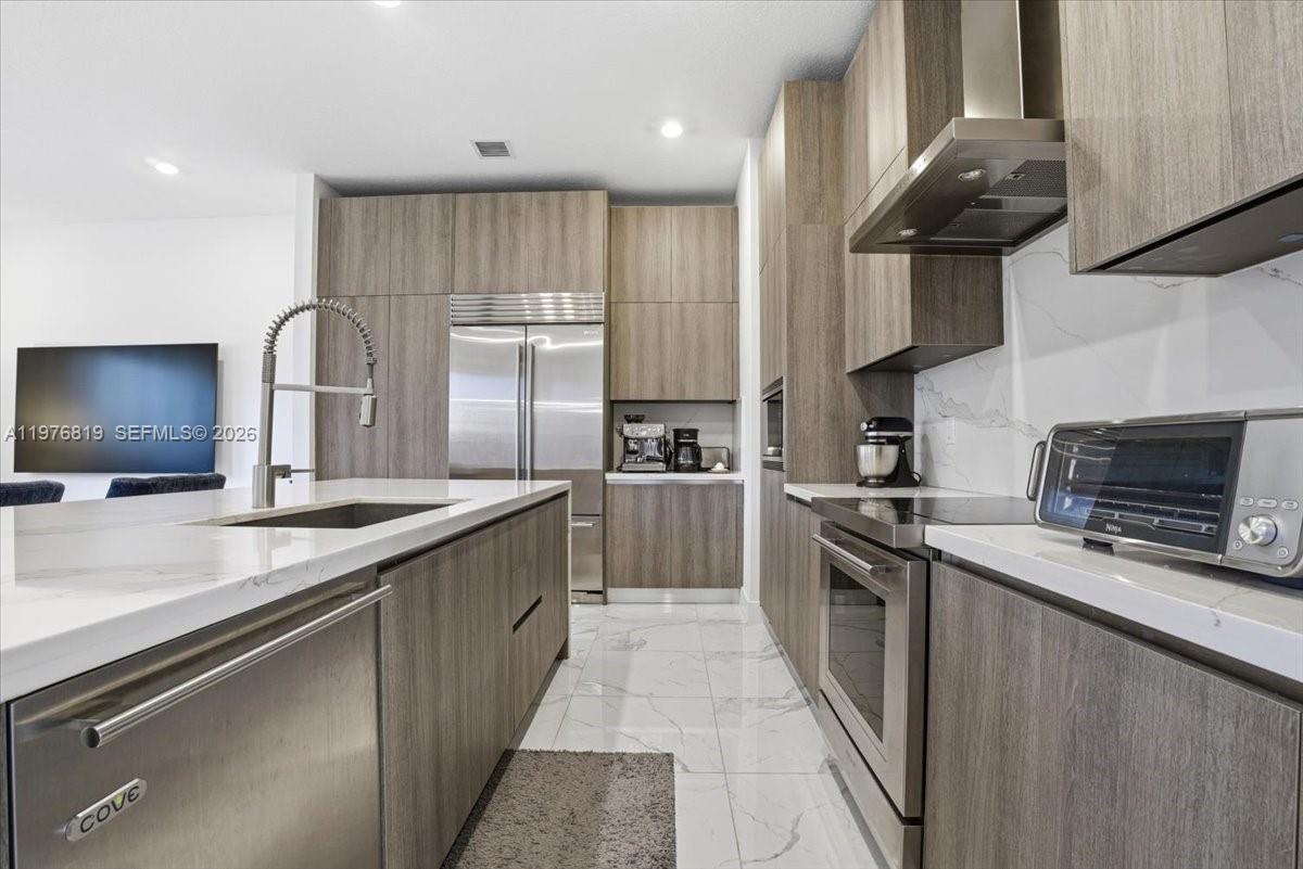 12060 Southwest 82nd Place Miami, FL 33156 - Photo 10 of 41