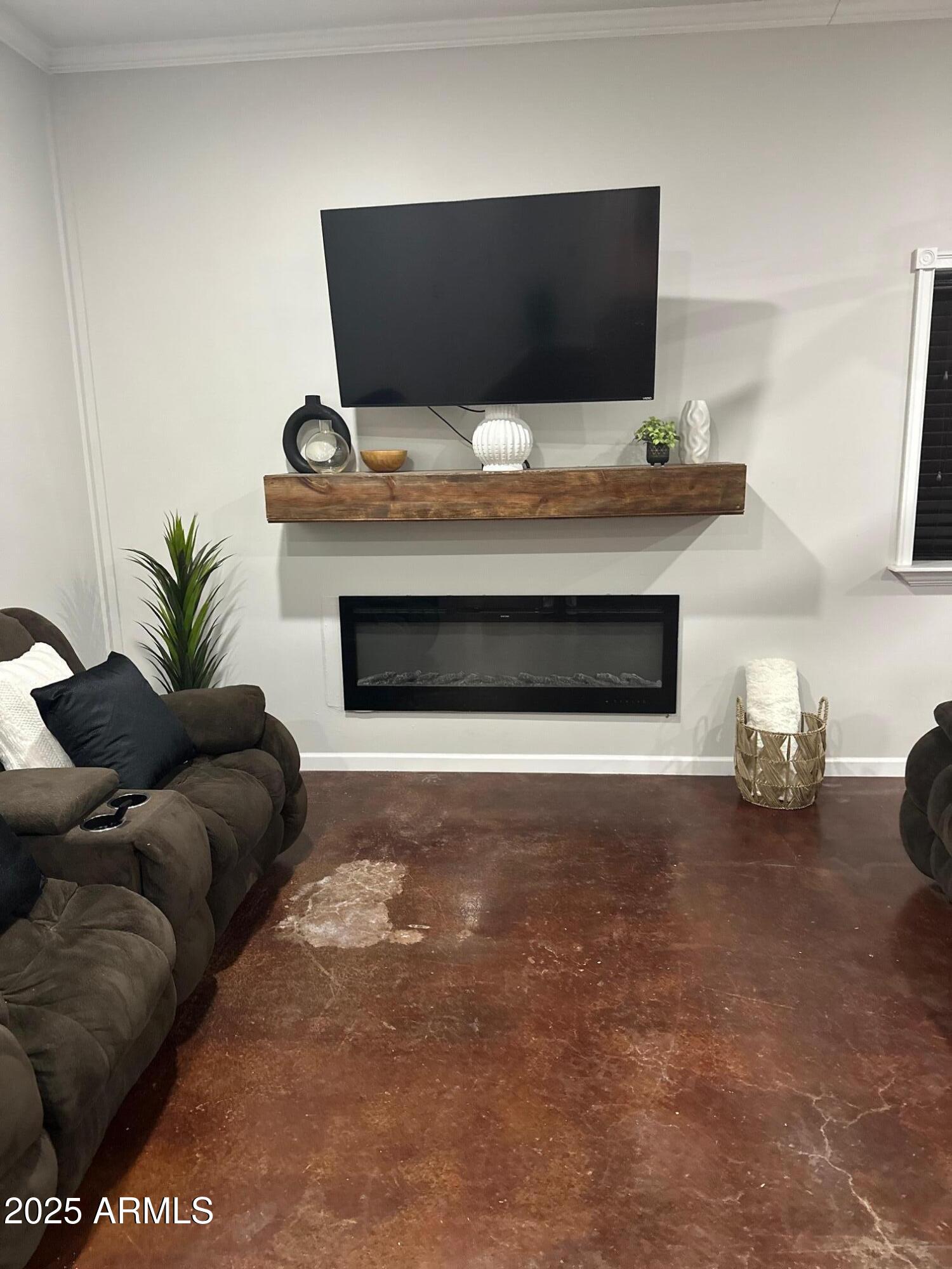2266 East Willis Road, Unit CASITA Gilbert, AZ 85297 - Photo 2 of 12 a living room with furniture and a flat screen tv