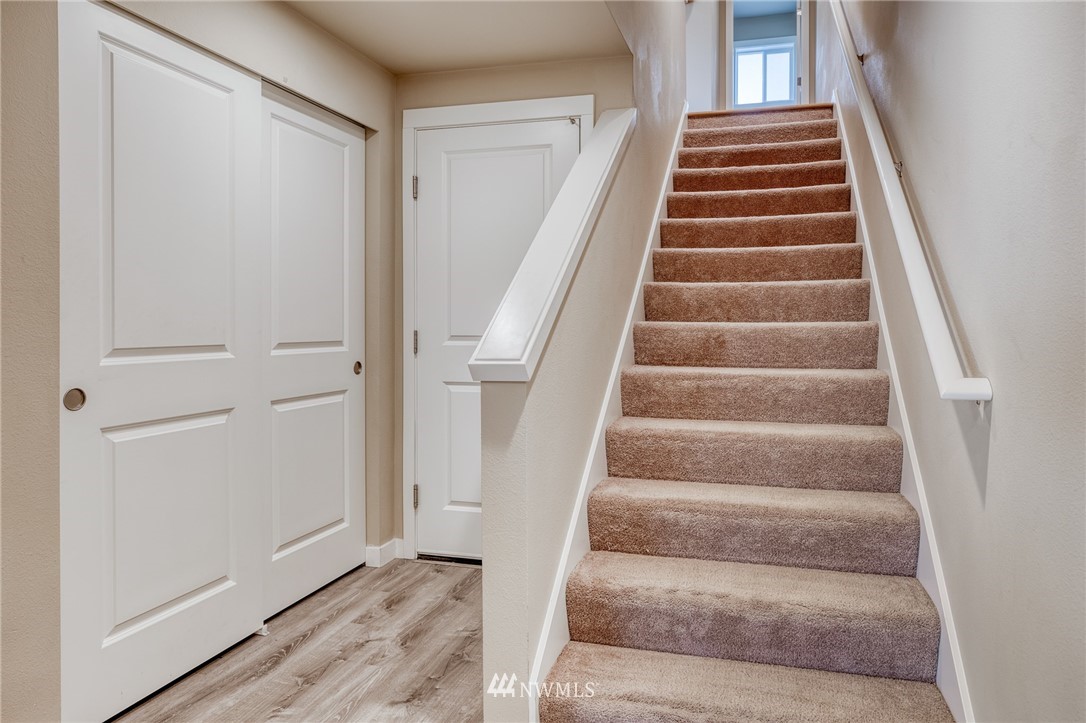 946 North 96th Street Seattle, WA 98103 - Photo 4 of 24 a view of an entryway