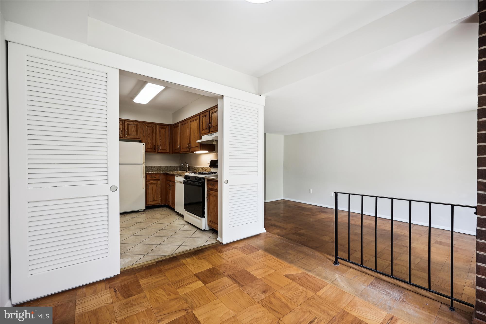 2113 Walsh View Terrace, Unit 9101 Silver Spring, MD 20902 - Photo 9 of 41 Dining Room