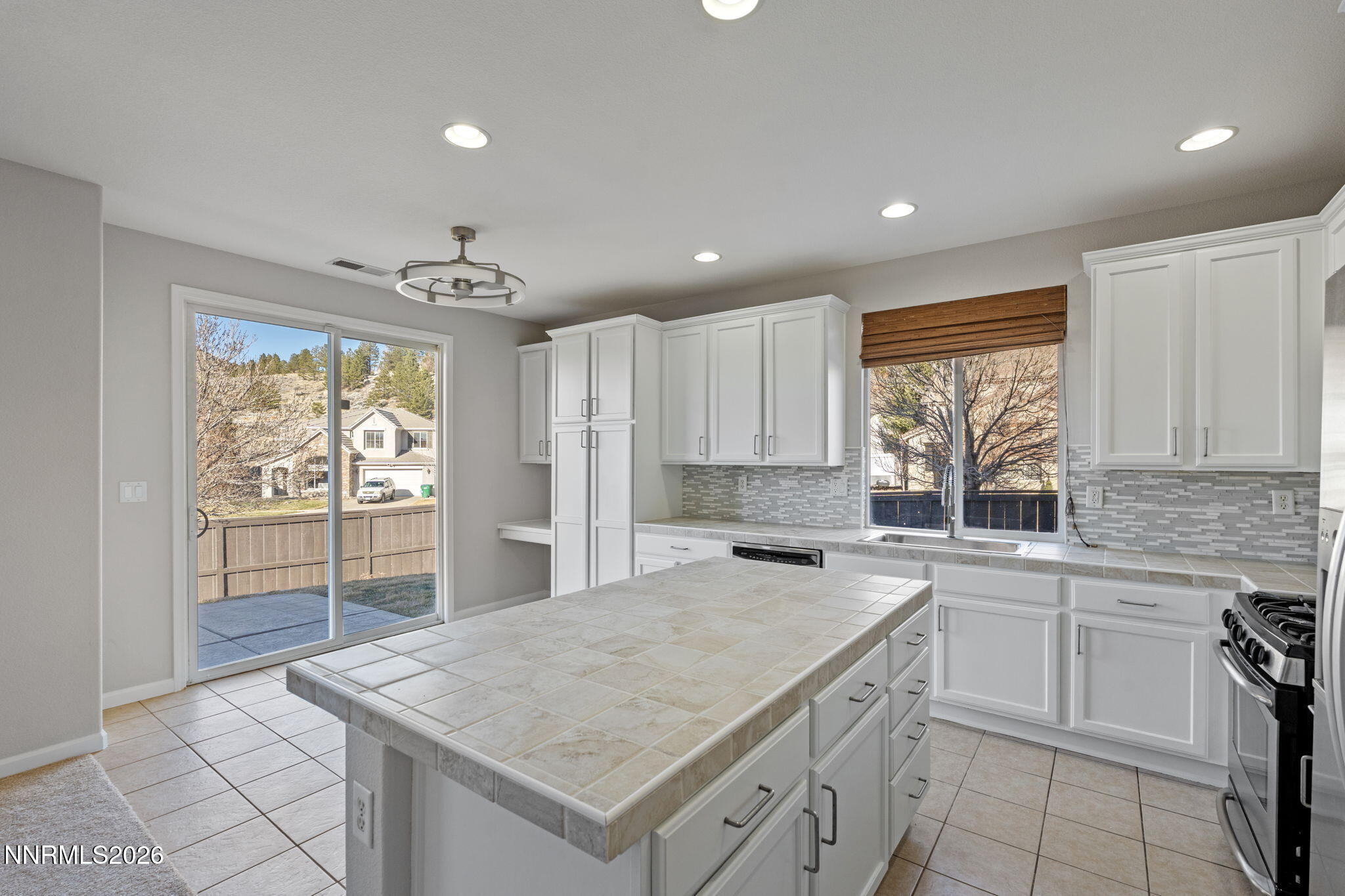 395 Jackson Springs Drive Reno, NV 89523 - Photo 9 of 36 22-web-or-mls-DSC07146