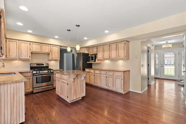 $425,000 | 13050 South Elizabeth Drive, Plainfield, IL 60585