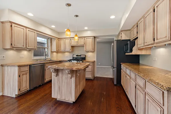 $425,000 | 13050 South Elizabeth Drive, Plainfield, IL 60585