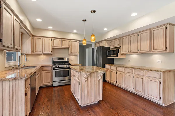 $425,000 | 13050 South Elizabeth Drive, Plainfield, IL 60585