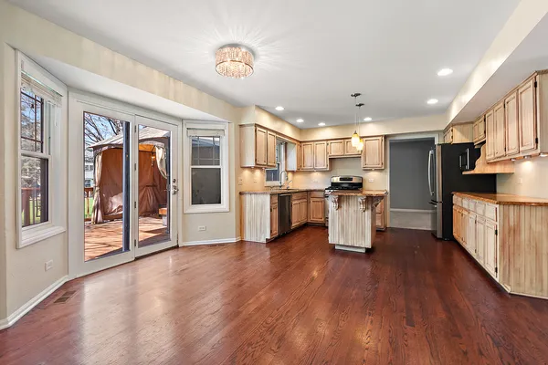 $425,000 | 13050 South Elizabeth Drive, Plainfield, IL 60585