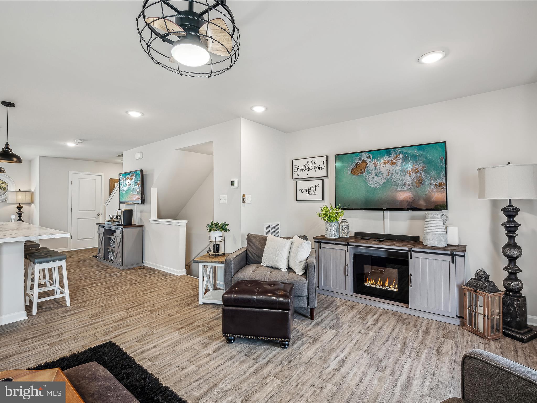 47 Thrower Road Hedgesville, WV 25427 - Photo 11 of 42 Living Room