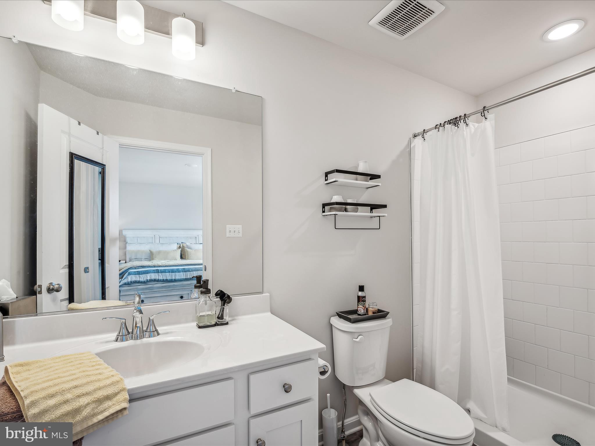 47 Thrower Road Hedgesville, WV 25427 - Photo 20 of 42 Primary Bathroom