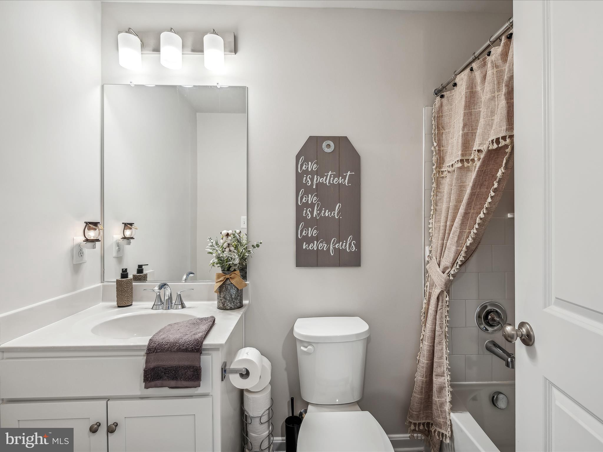 47 Thrower Road Hedgesville, WV 25427 - Photo 25 of 42 Bathroom