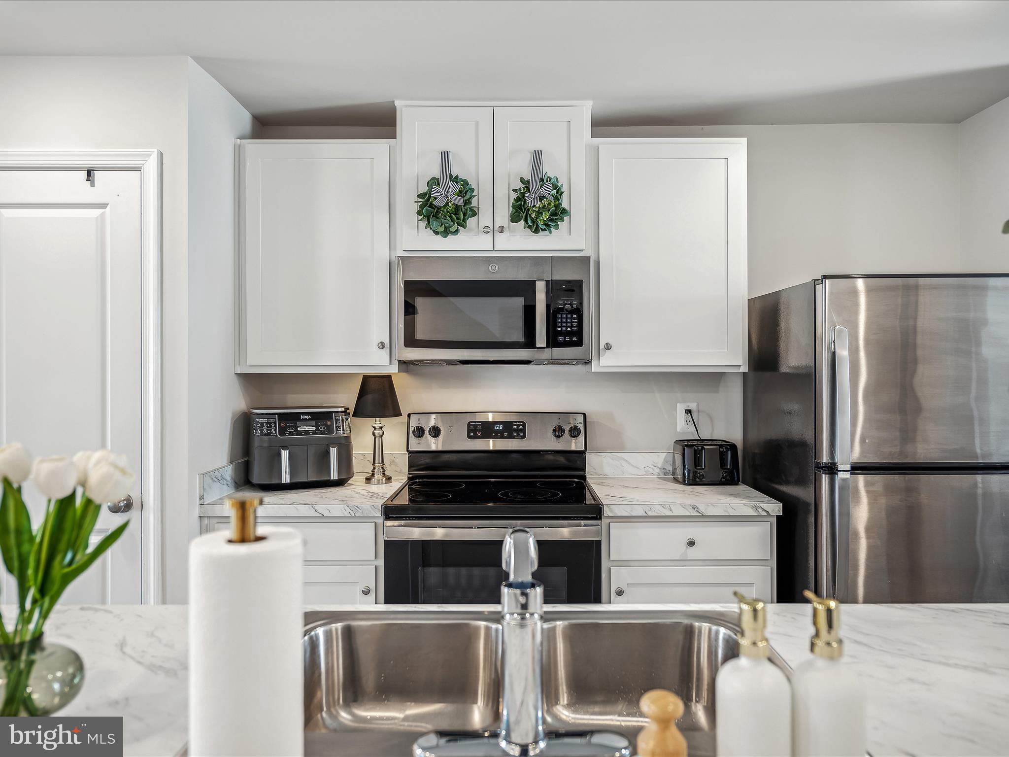 47 Thrower Road Hedgesville, WV 25427 - Photo 8 of 42 Kitchen