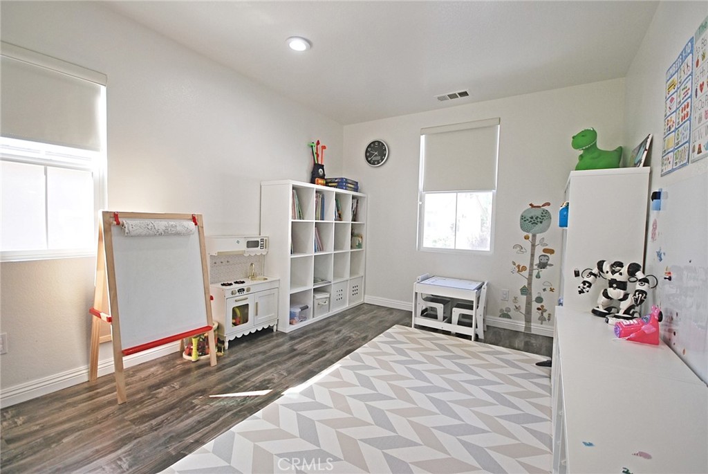 29268 Rio Lobo Way Valencia, CA 91354 - Photo 19 of 41 Gallery Image 19