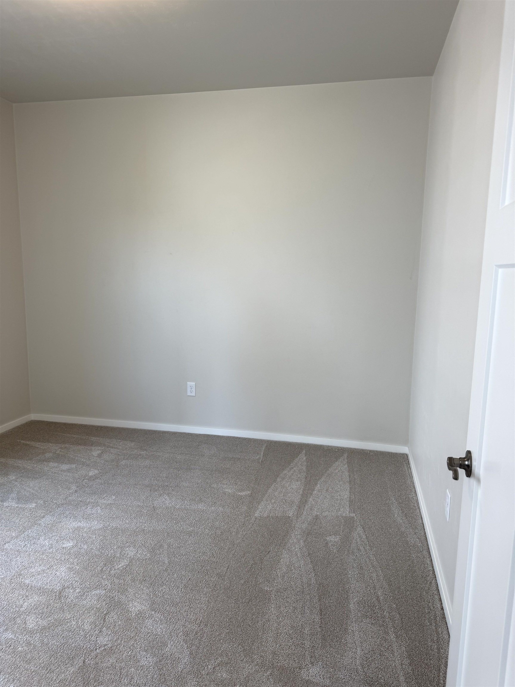2205 East Golden Gate Drive Appleton, WI 54913 - Photo 7 of 13 Gallery Image 7