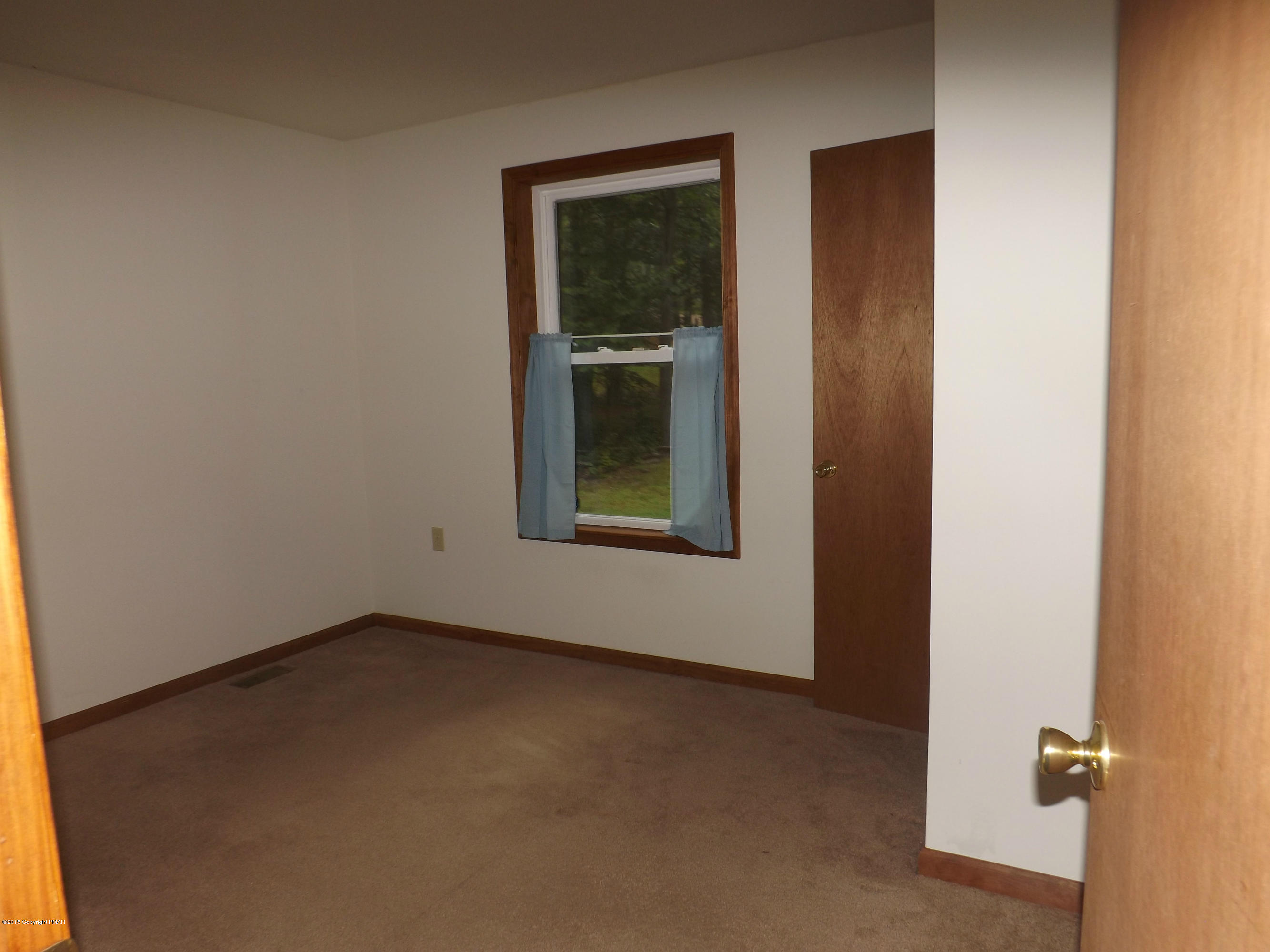192 Elk Run Road Pocono Lake, PA 18347 - Photo 6 of 10 DSCF0075