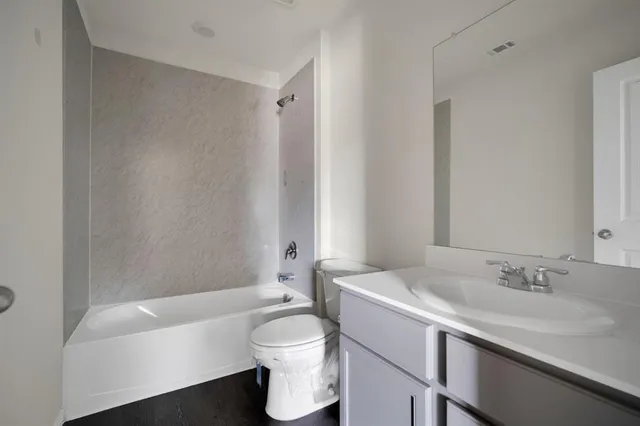 $230,000 | 1207 Knoll Drive, Ennis, TX 75119