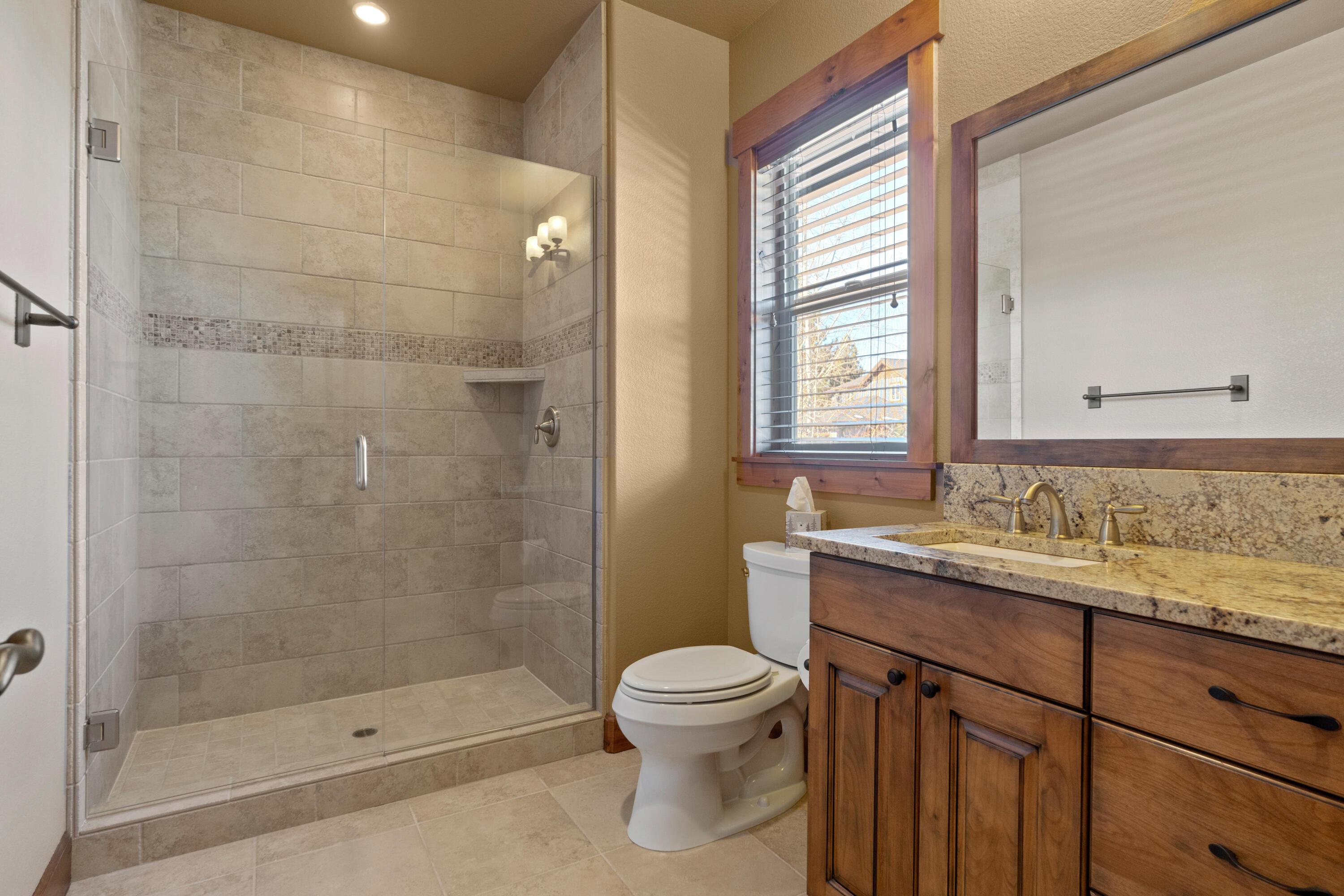 60430 Snap Shot Loop Bend, OR 97702 - Photo 33 of 54 60430 Snap Shot Lp_GuestSuite3-Bath1