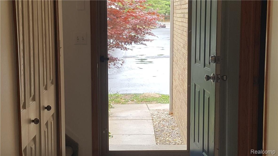 27830 Reo Road Grosse Ile, MI 48138 - Photo 12 of 31 Front entrance.