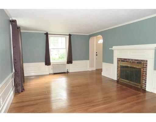 19 Windsor Road Stoneham, MA 02180 - Photo 4 of 31 Gallery Image 4