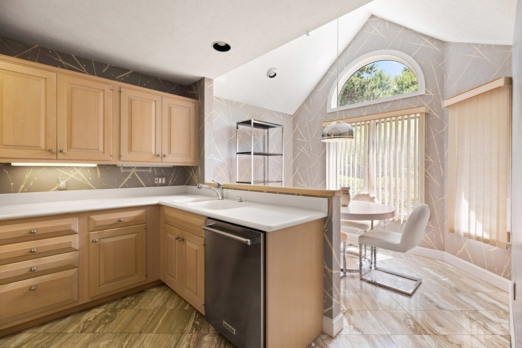 7 Wainwright Road, Unit 88 Winchester, MA 01890 - Photo 11 of 36