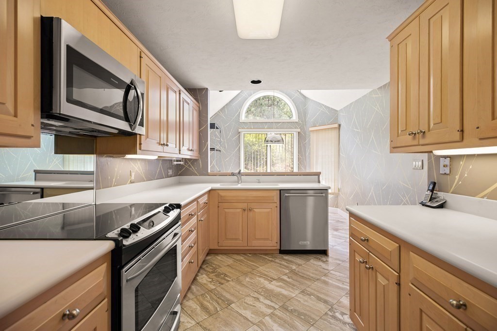 7 Wainwright Road, Unit 88 Winchester, MA 01890 - Photo 12 of 36