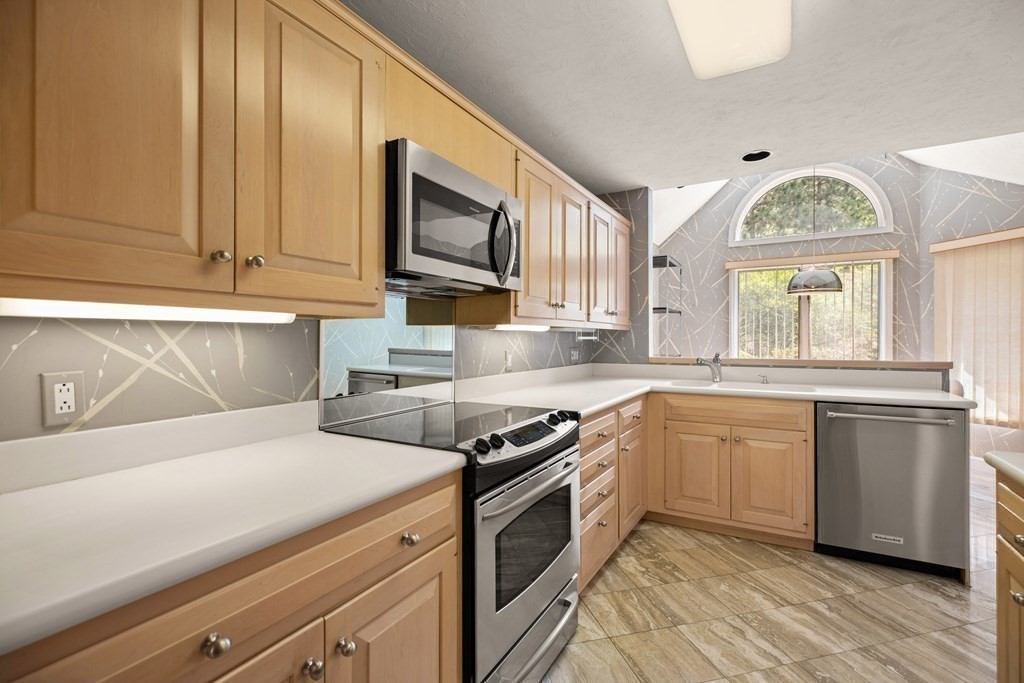 7 Wainwright Road, Unit 88 Winchester, MA 01890 - Photo 15 of 36