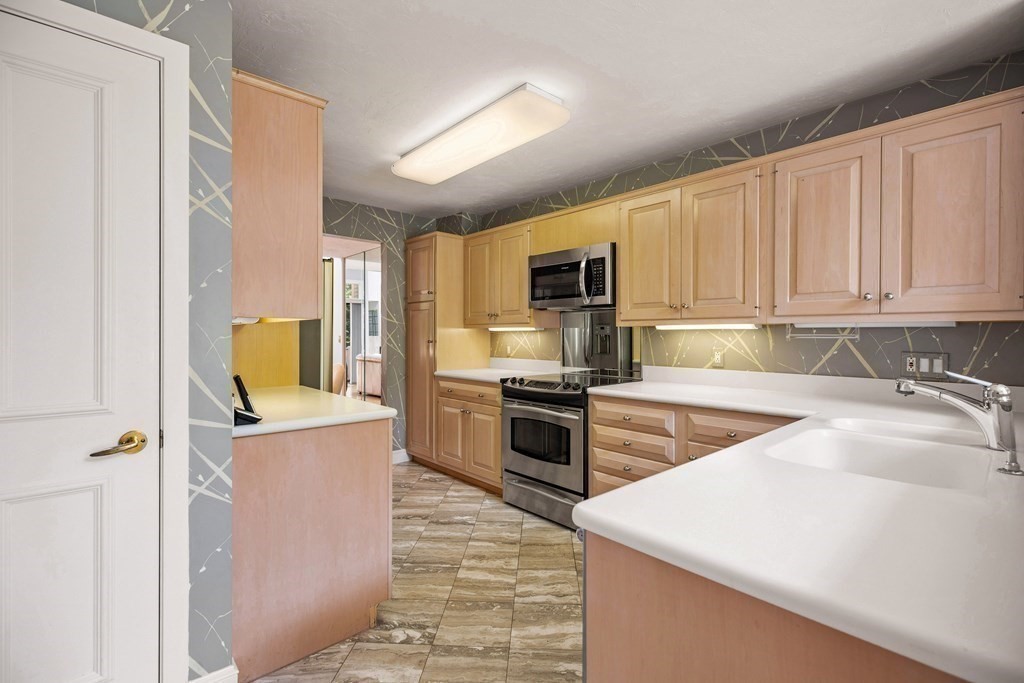 7 Wainwright Road, Unit 88 Winchester, MA 01890 - Photo 17 of 36