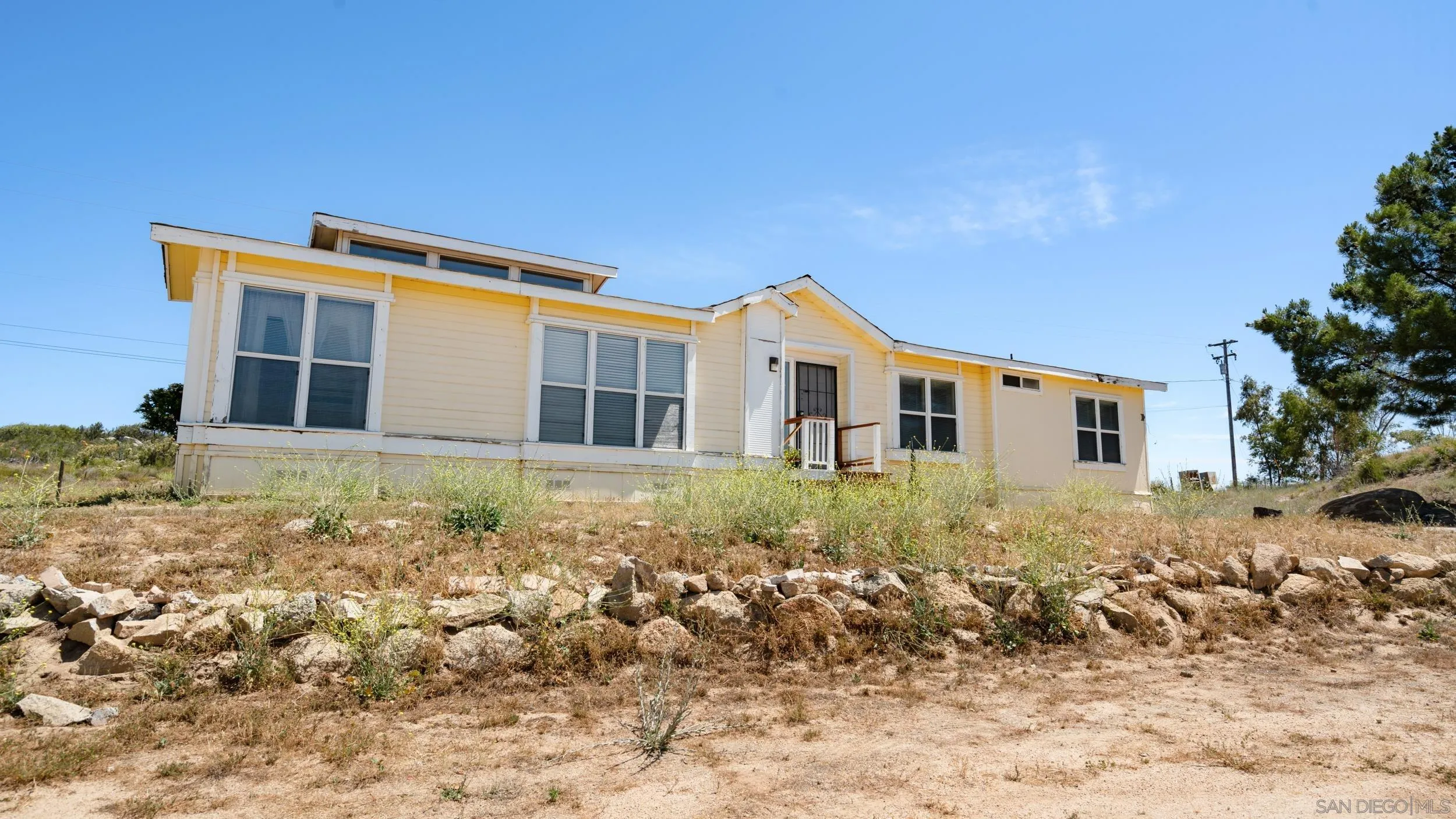 a front view of house with yard