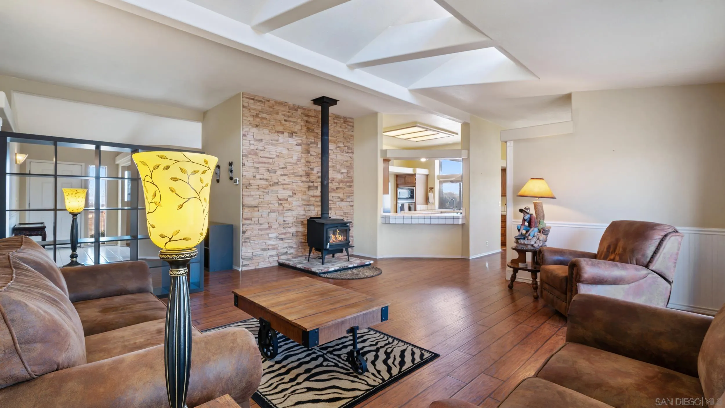 2075 Boulder Oaks Road Potrero, CA 91963 - Photo 5 of 41 a living room with furniture and a lamp