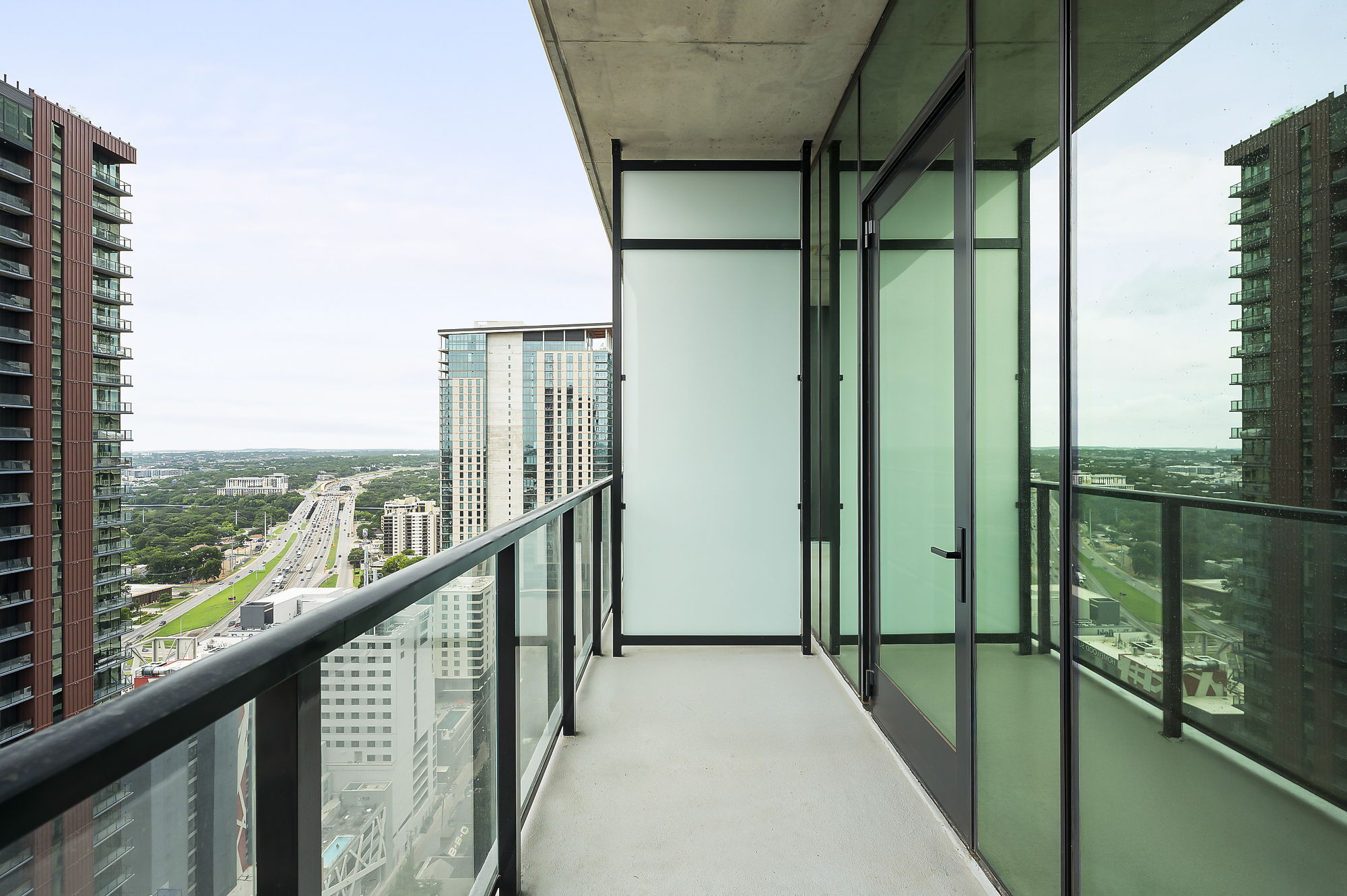 610 Davis Street, Unit 2812 Austin, TX 78701 - Photo 17 of 32 a view of a balcony
