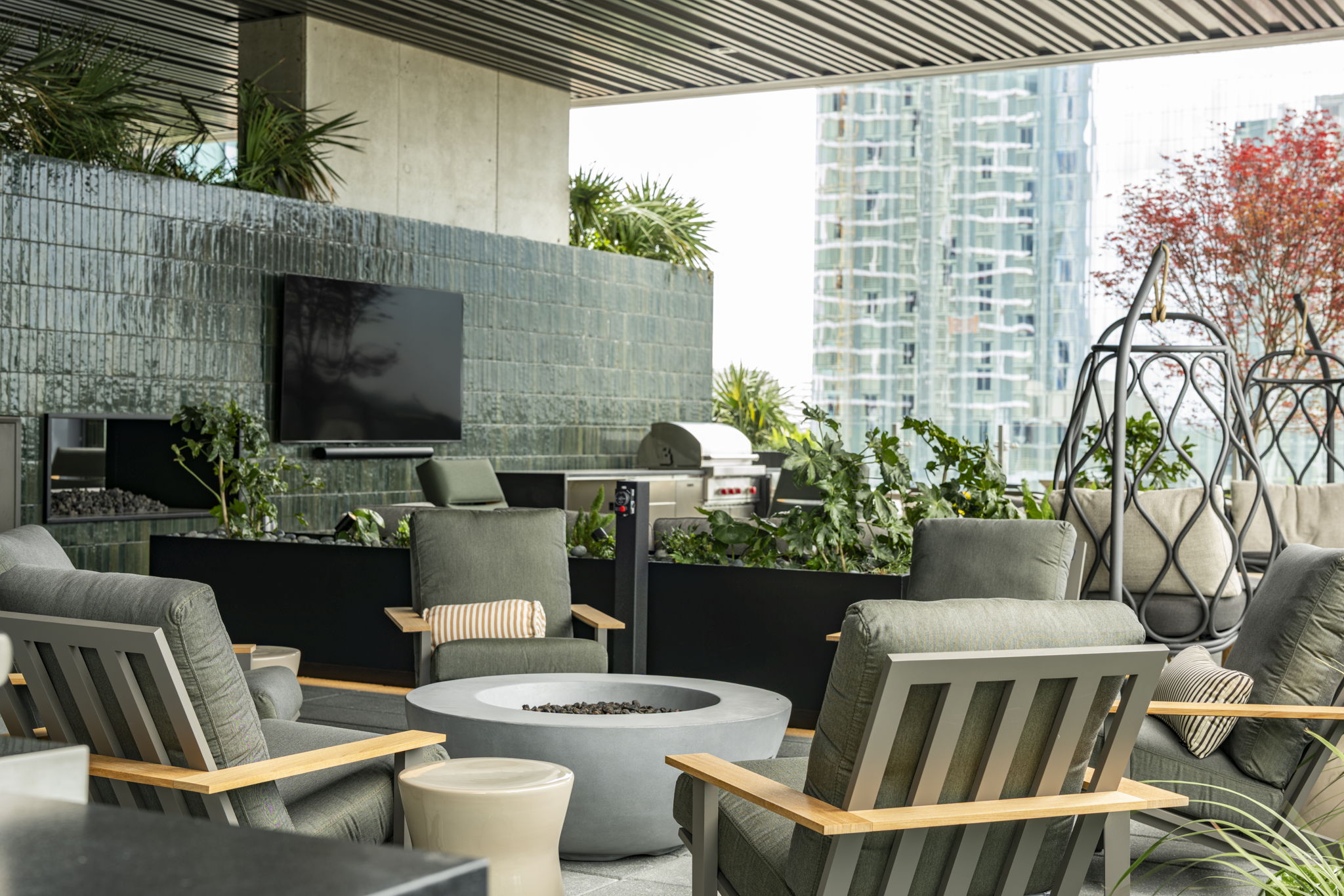 610 Davis Street, Unit 2812 Austin, TX 78701 - Photo 29 of 32 a view of a patio with couches table and chairs and potted plants