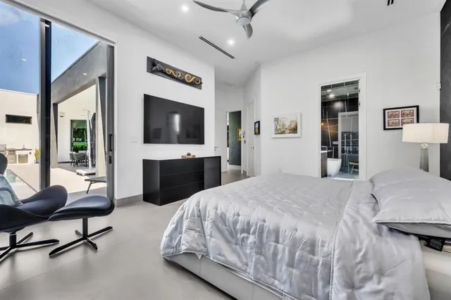 a bathroom with a toilet