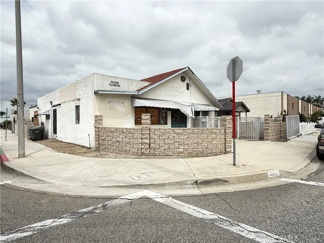 a house view with a outdoor space