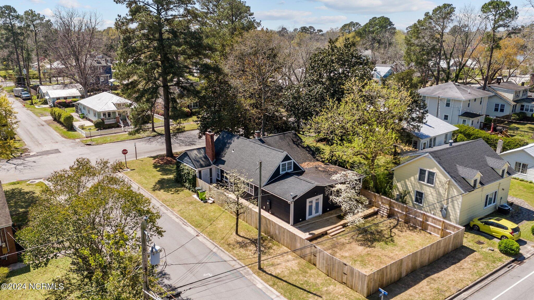 1502 Rhem Avenue New Bern, NC 28560 - Photo 60 of 67 3-web-or-mls-DJI_20240329123301_0541_D