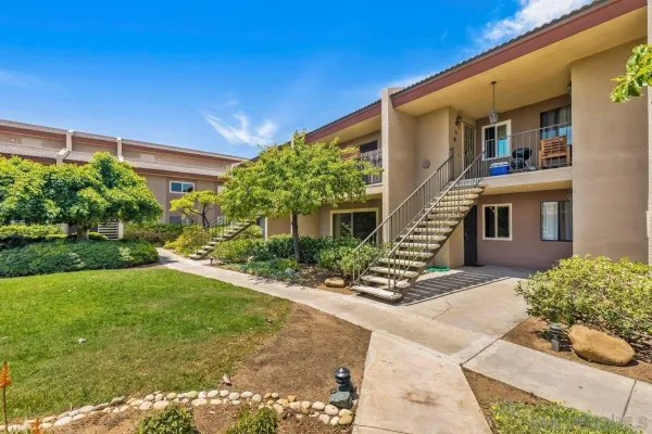 $3,200 | 6780 Mission Gorge Road, Unit 33, San Diego, CA 92120