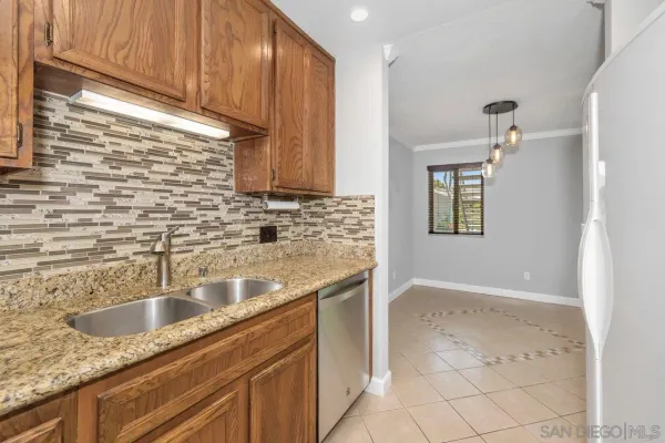 $3,200 | 6780 Mission Gorge Road, Unit 33, San Diego, CA 92120