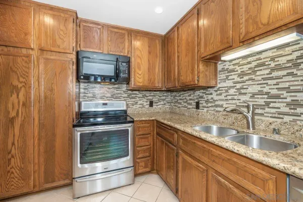 $3,200 | 6780 Mission Gorge Road, Unit 33, San Diego, CA 92120