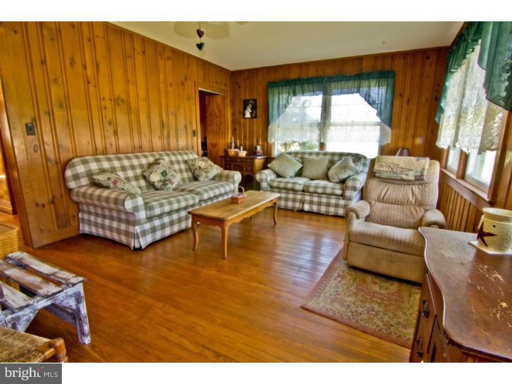 342 Monroeville Road Monroeville, NJ 08343 - Photo 13 of 18 Living Room