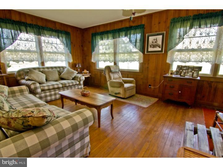 342 Monroeville Road Monroeville, NJ 08343 - Photo 14 of 18 Living Room