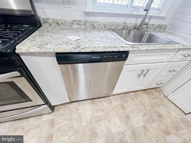 $230,000 | 17 West Buckingham Avenue, Mount Ephraim, NJ 08059